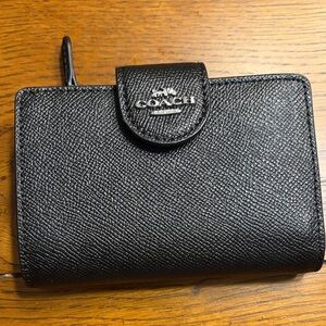 NWT Coach Black Pebbled Leather Corner Zip Wallet with Silver Logo